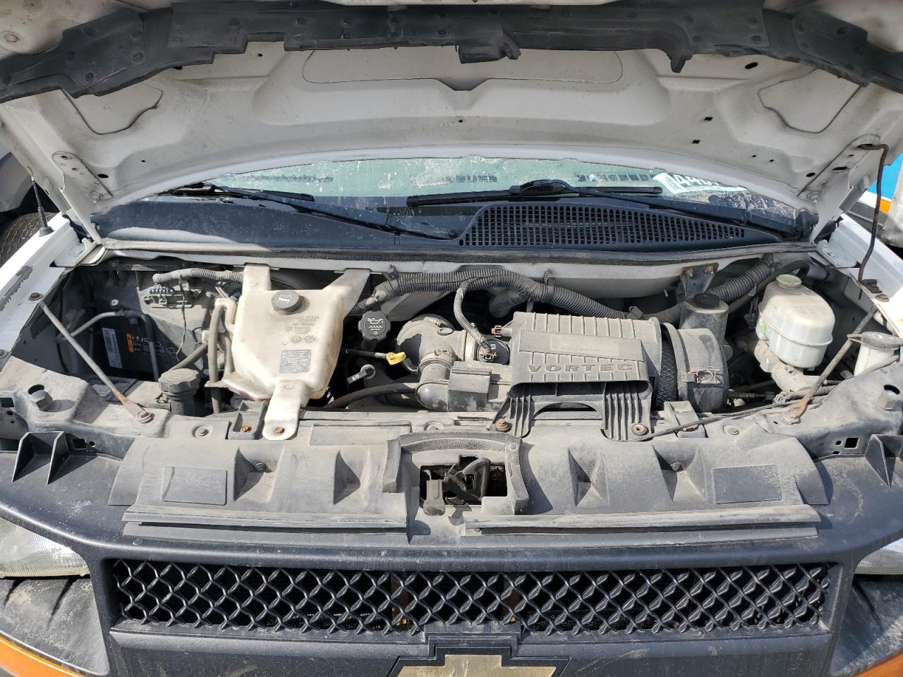 2013 Chevrolet Express - Image 12
