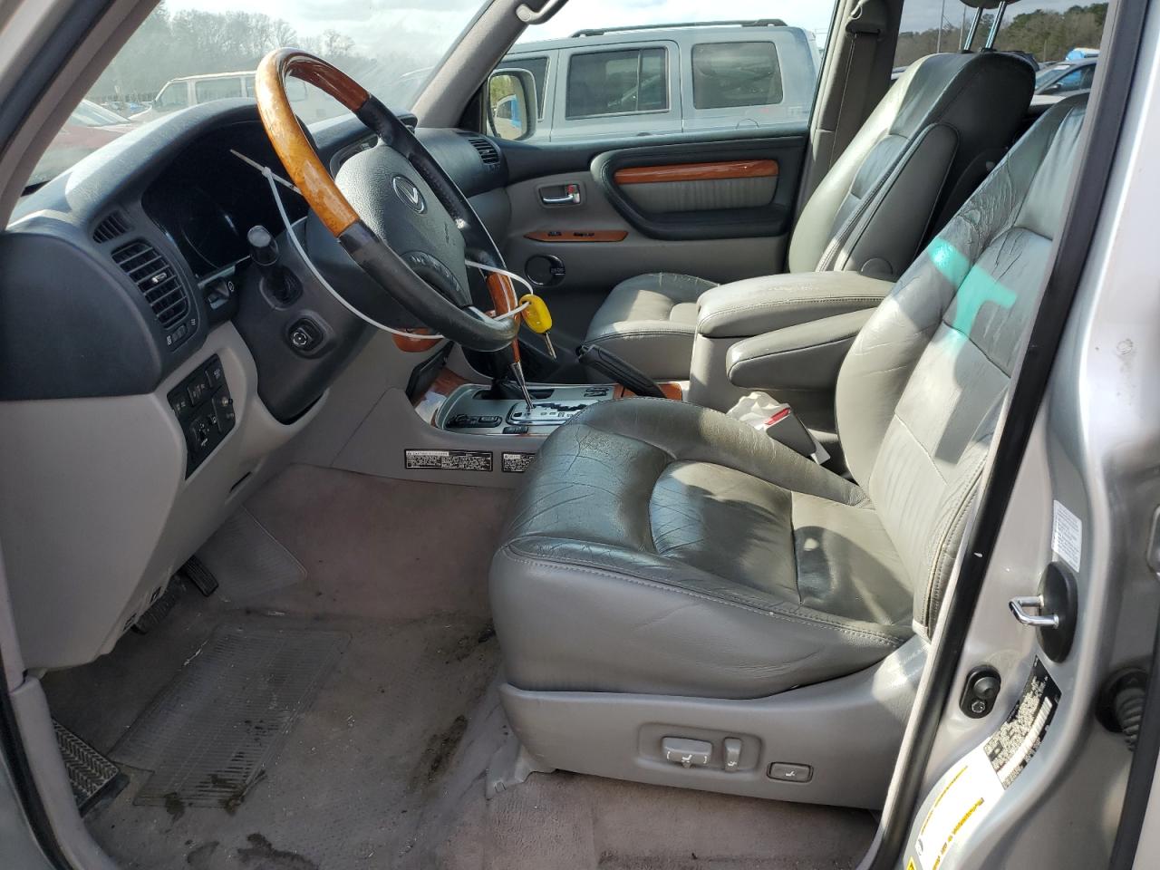 2006 Lexus LX - Image 7