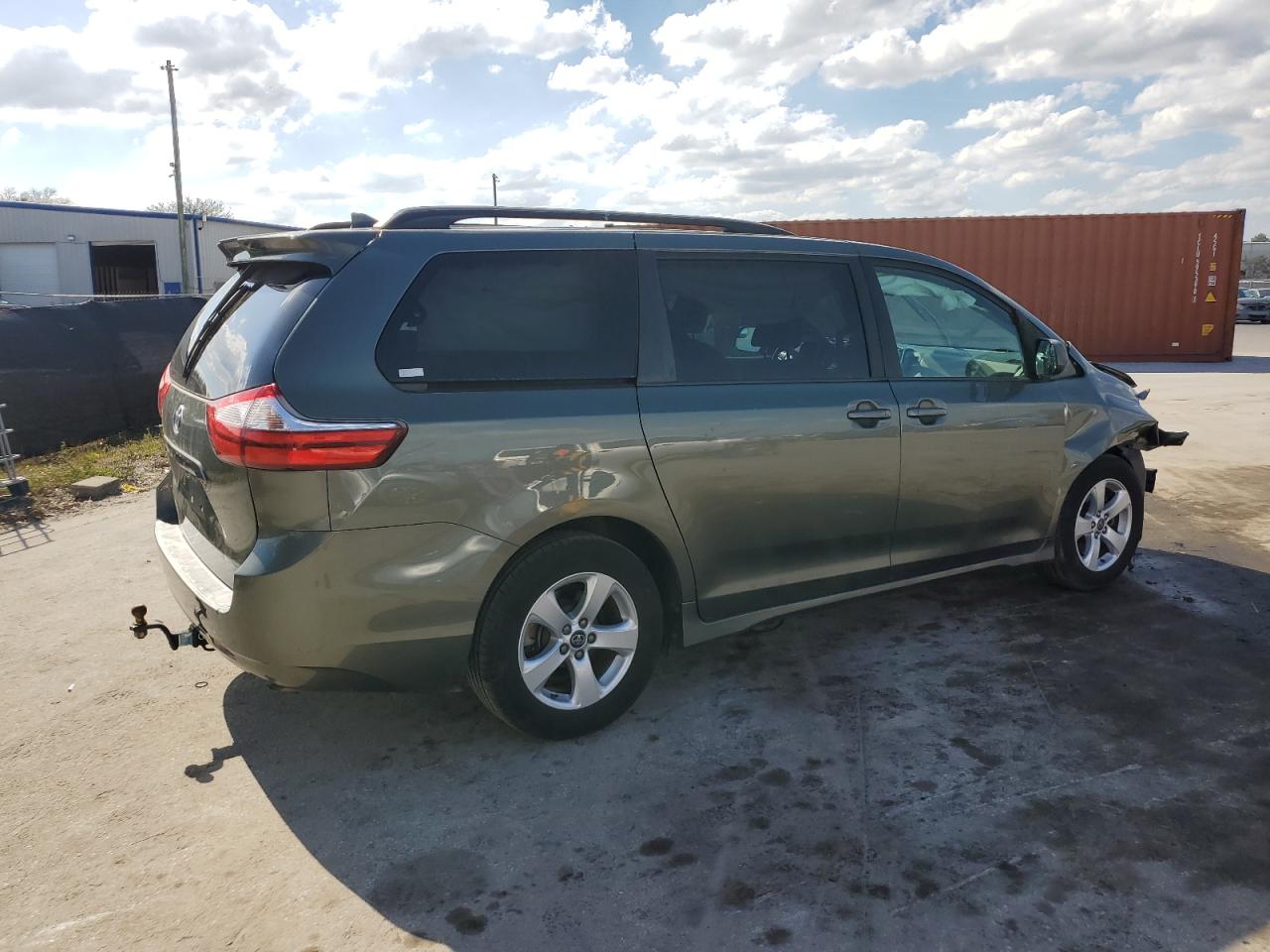 2018 Toyota Sienna - Image 3