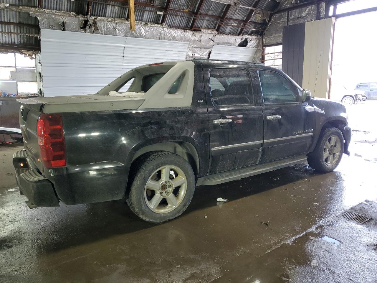 2009 Chevrolet Avalanche - Image 3