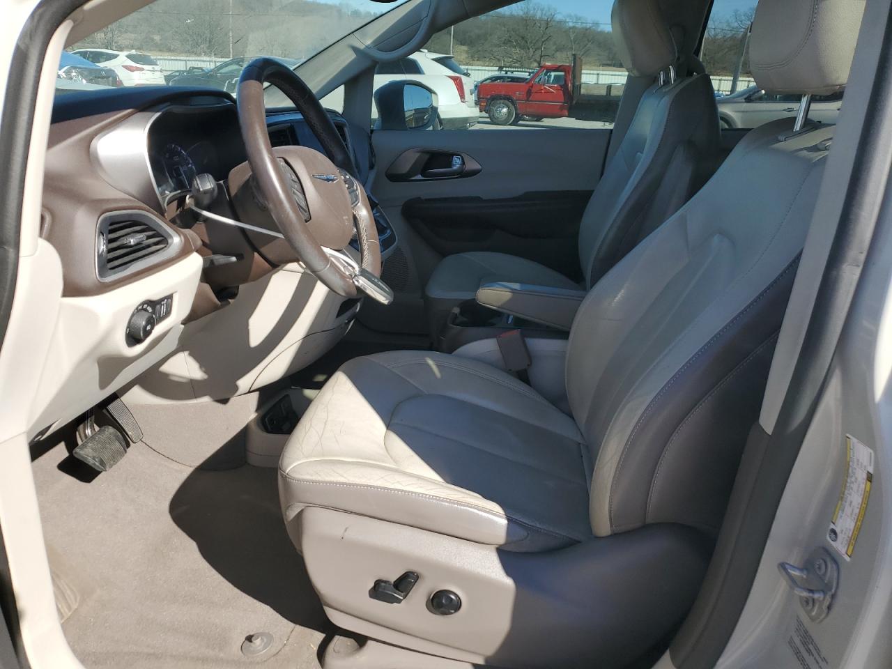 2017 Chrysler Pacifica - Image 7
