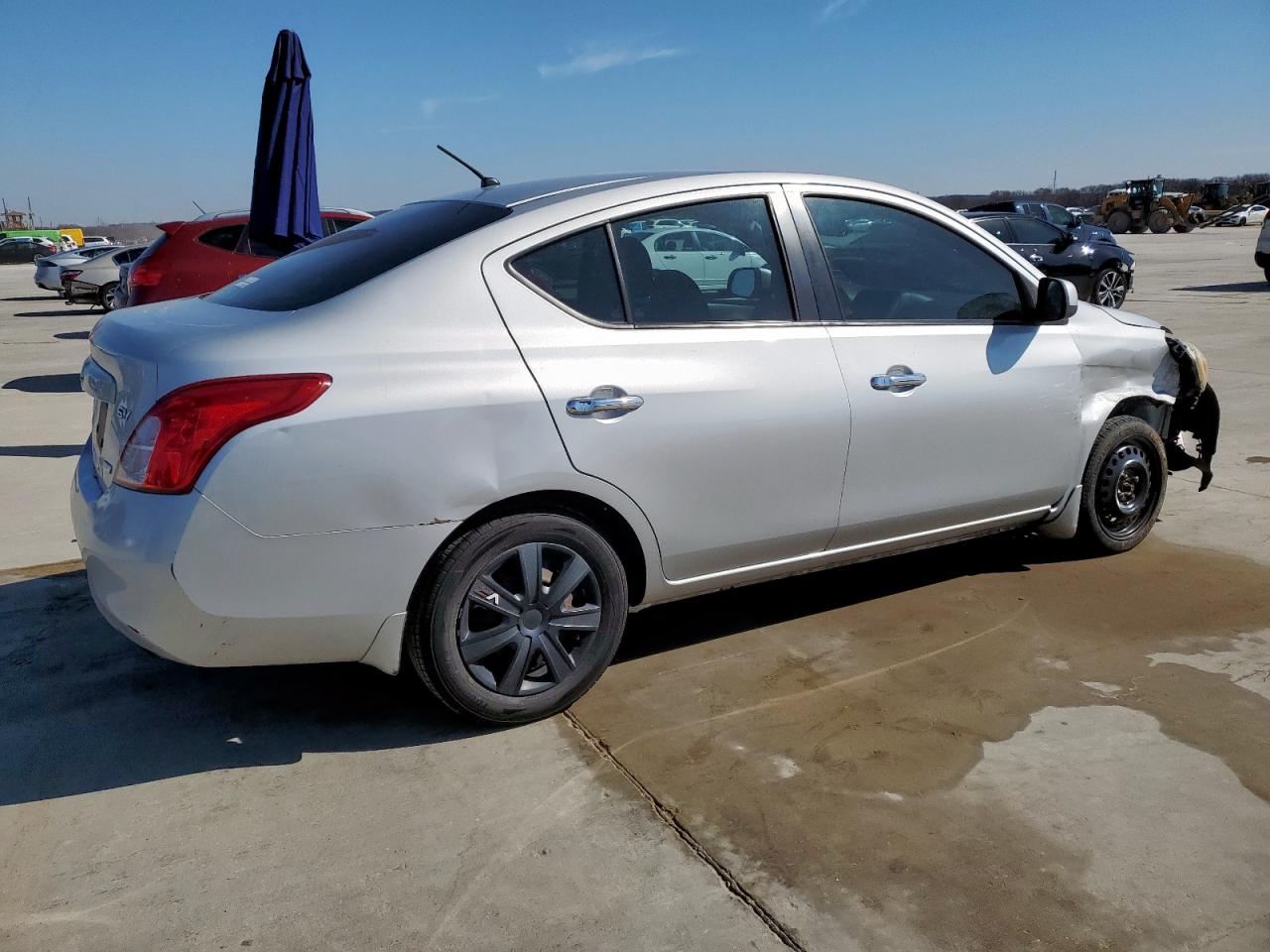 2012 Nissan Versa - Image 3