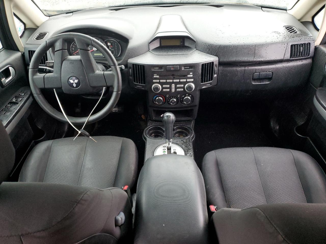 2011 Mitsubishi Endeavor - Image 8