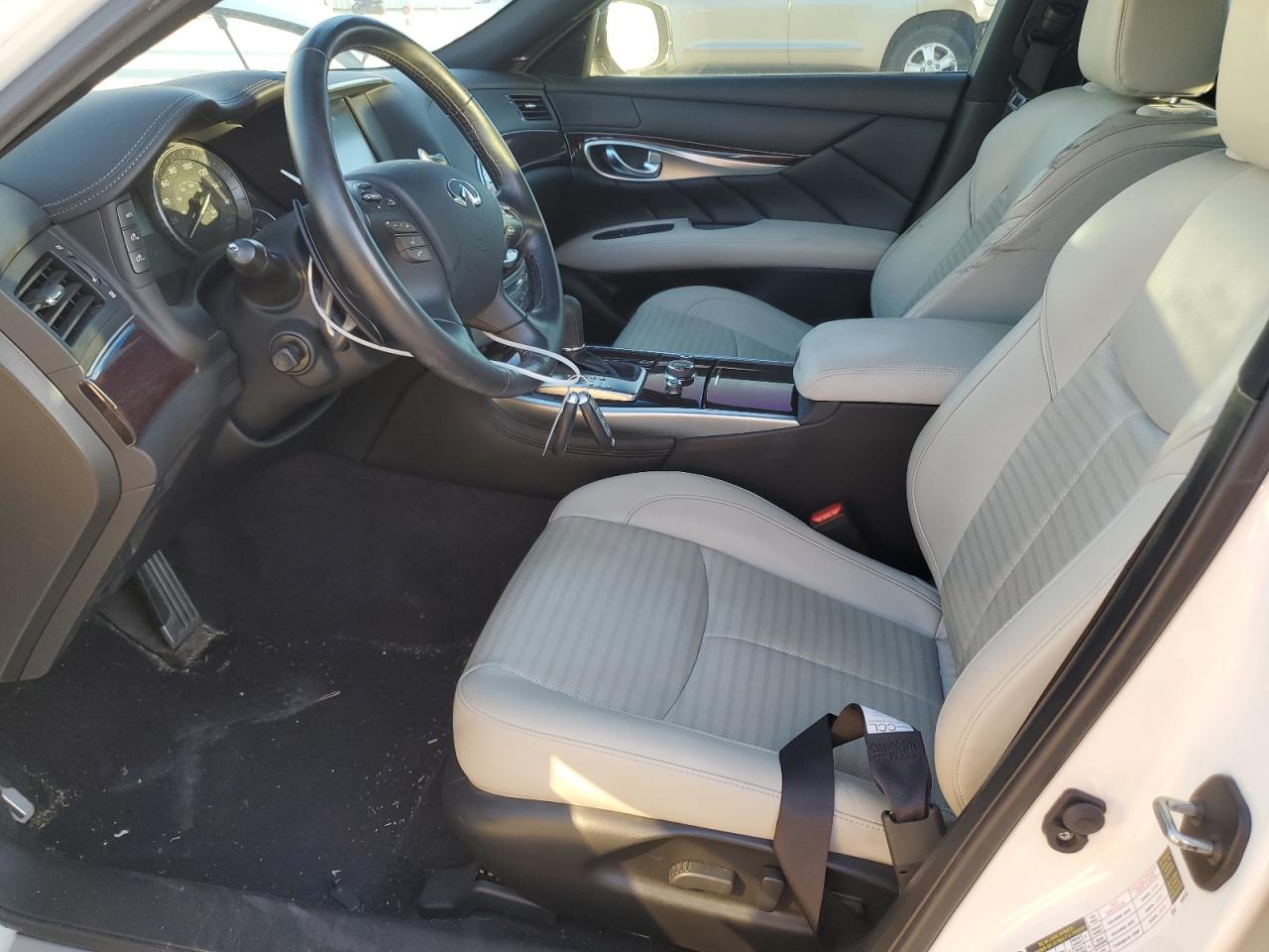 2019 Infiniti Q70 - Image 7