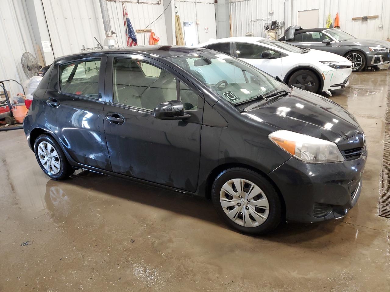 2013 Toyota Yaris - Image 4