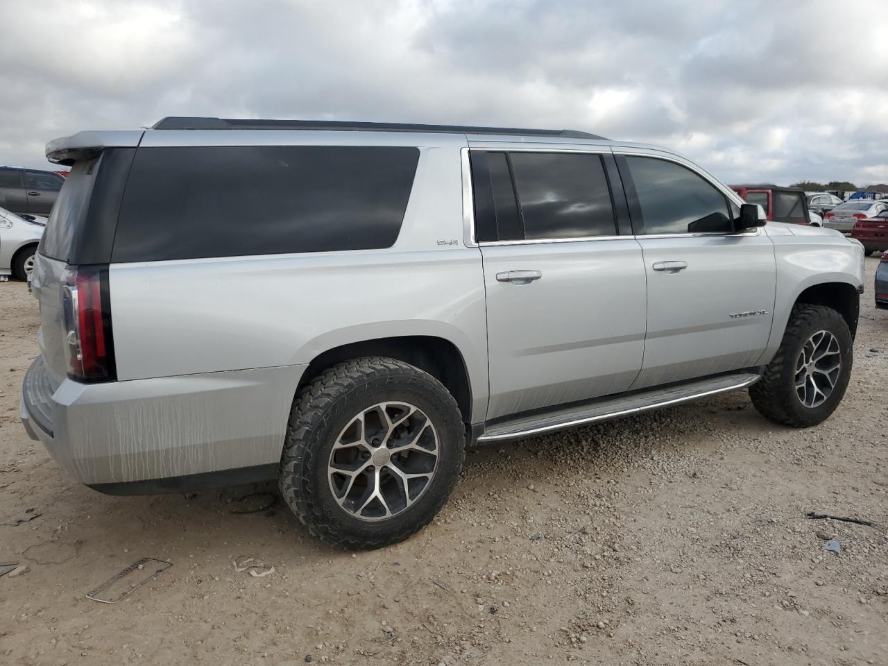 2016 GMC Yukon - Image 3
