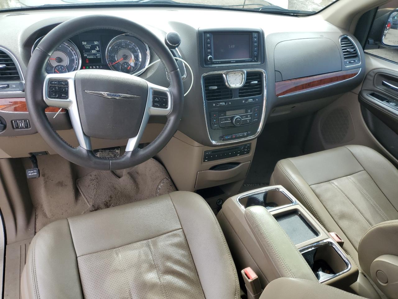 2013 Chrysler Town & Country - Image 8
