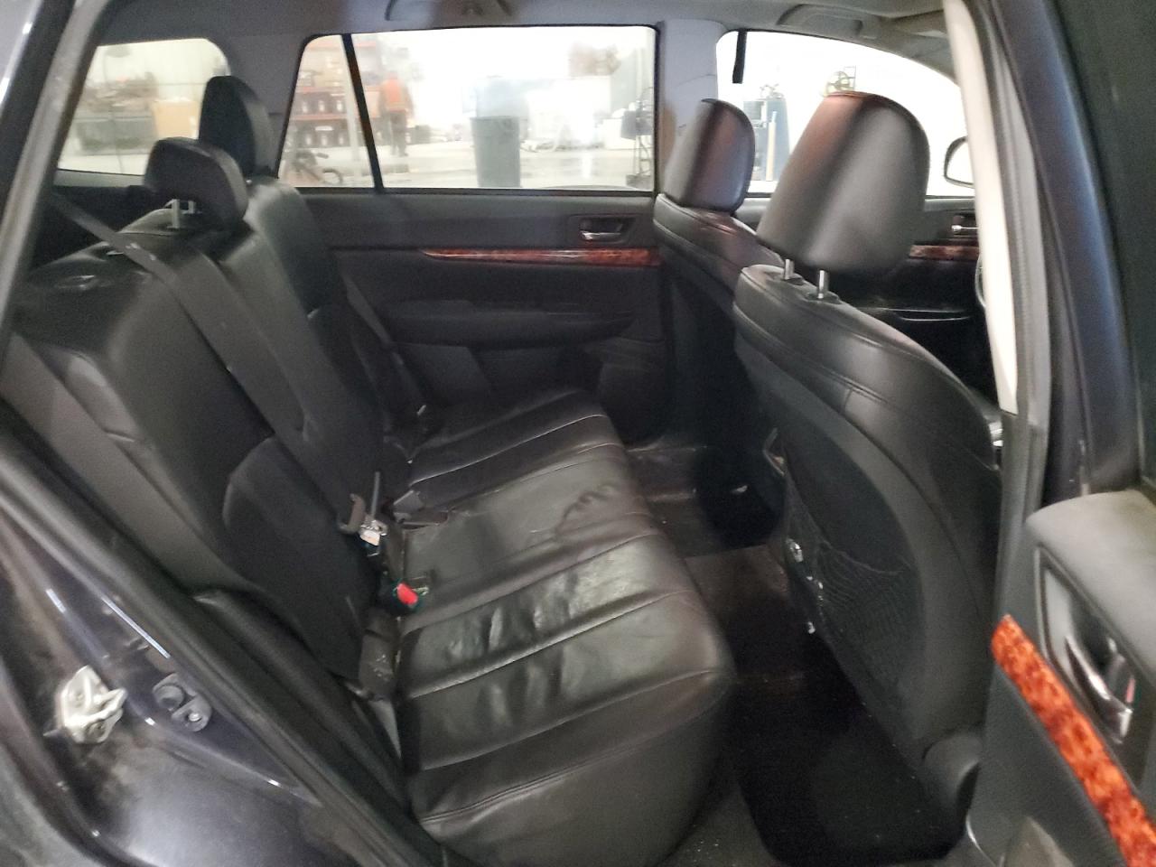 2011 Subaru Outback - Image 12