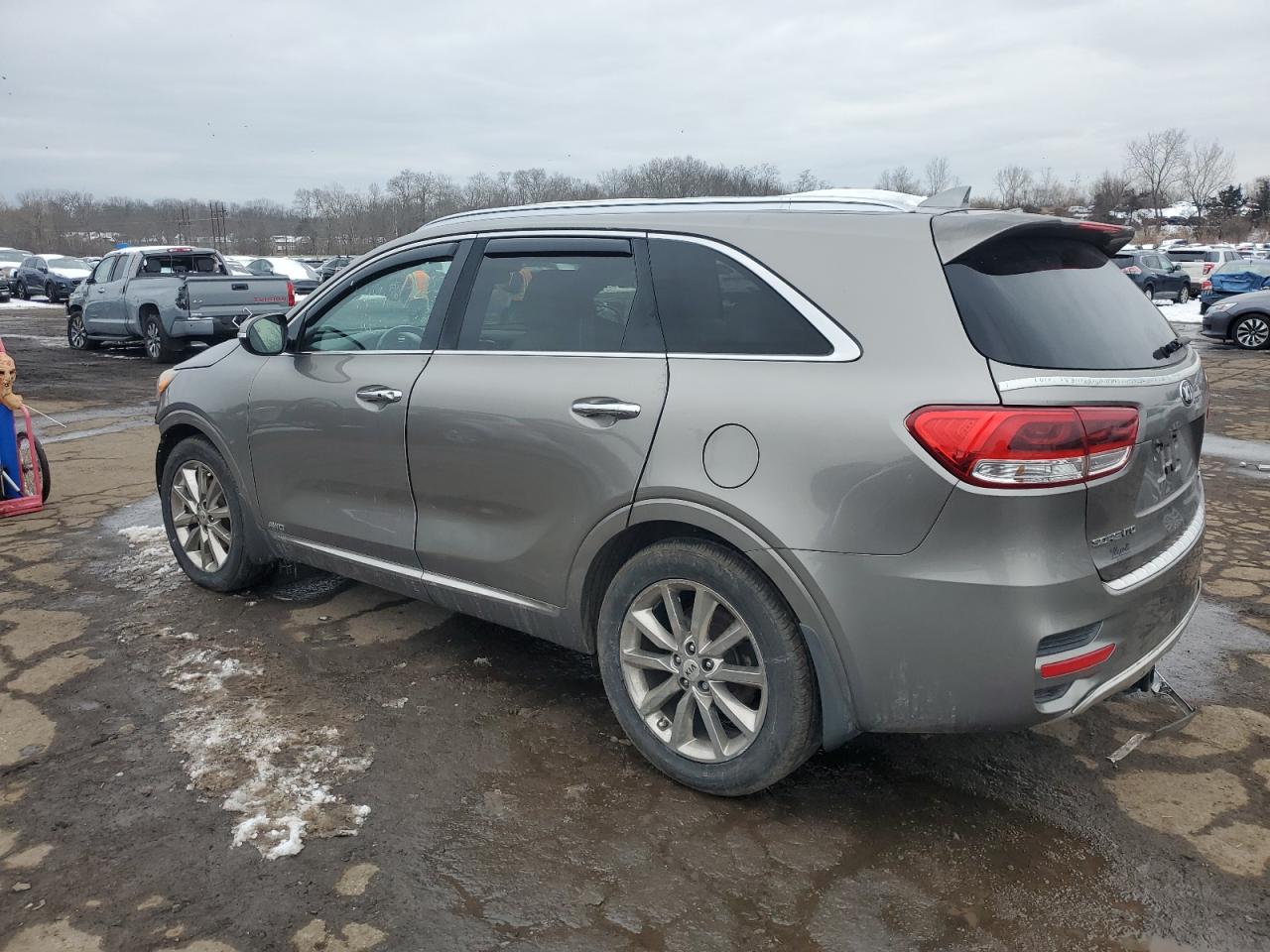 2016 Kia Sorento - Image 2