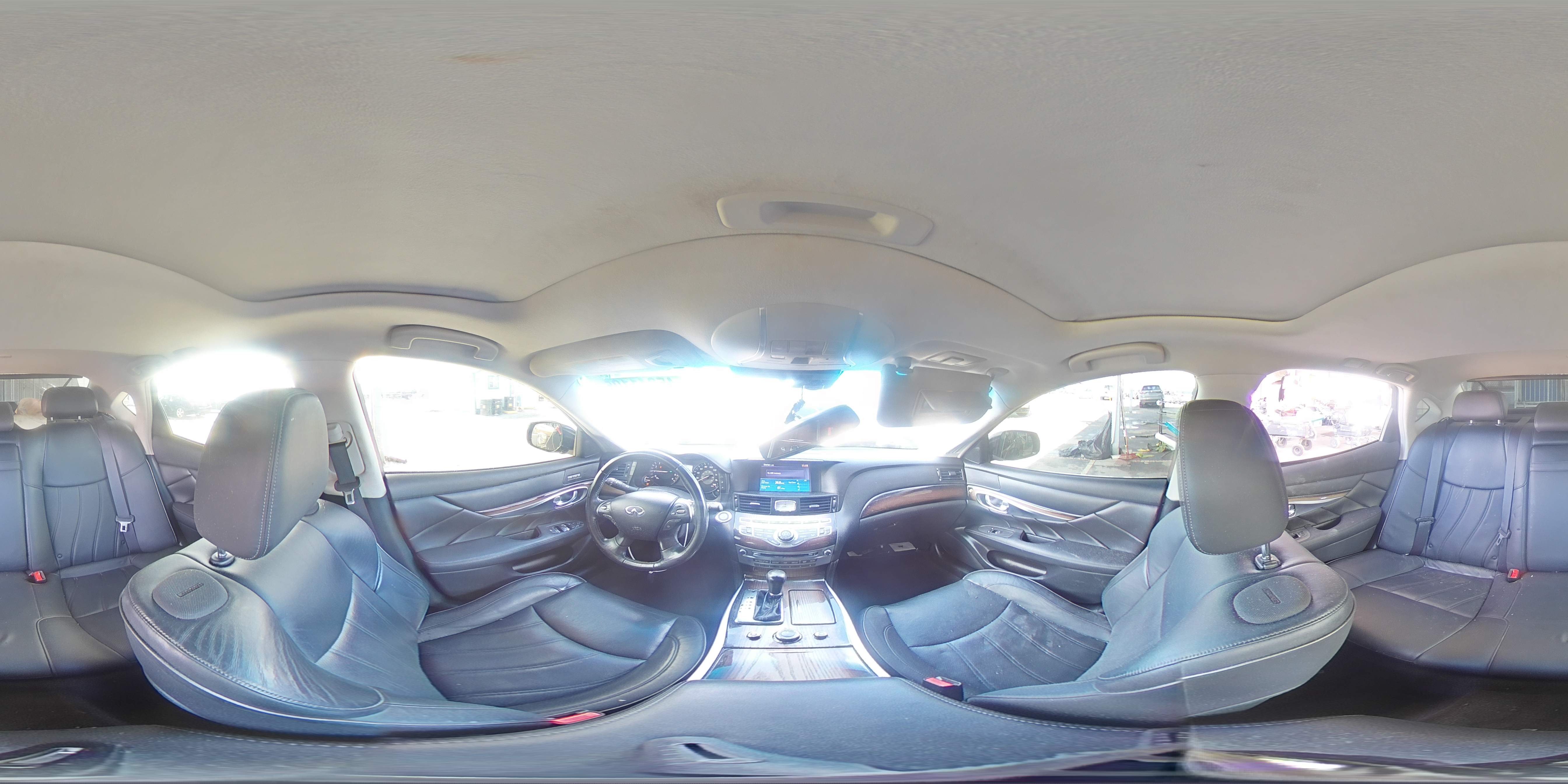 2015 Infiniti Q70 - Image 13