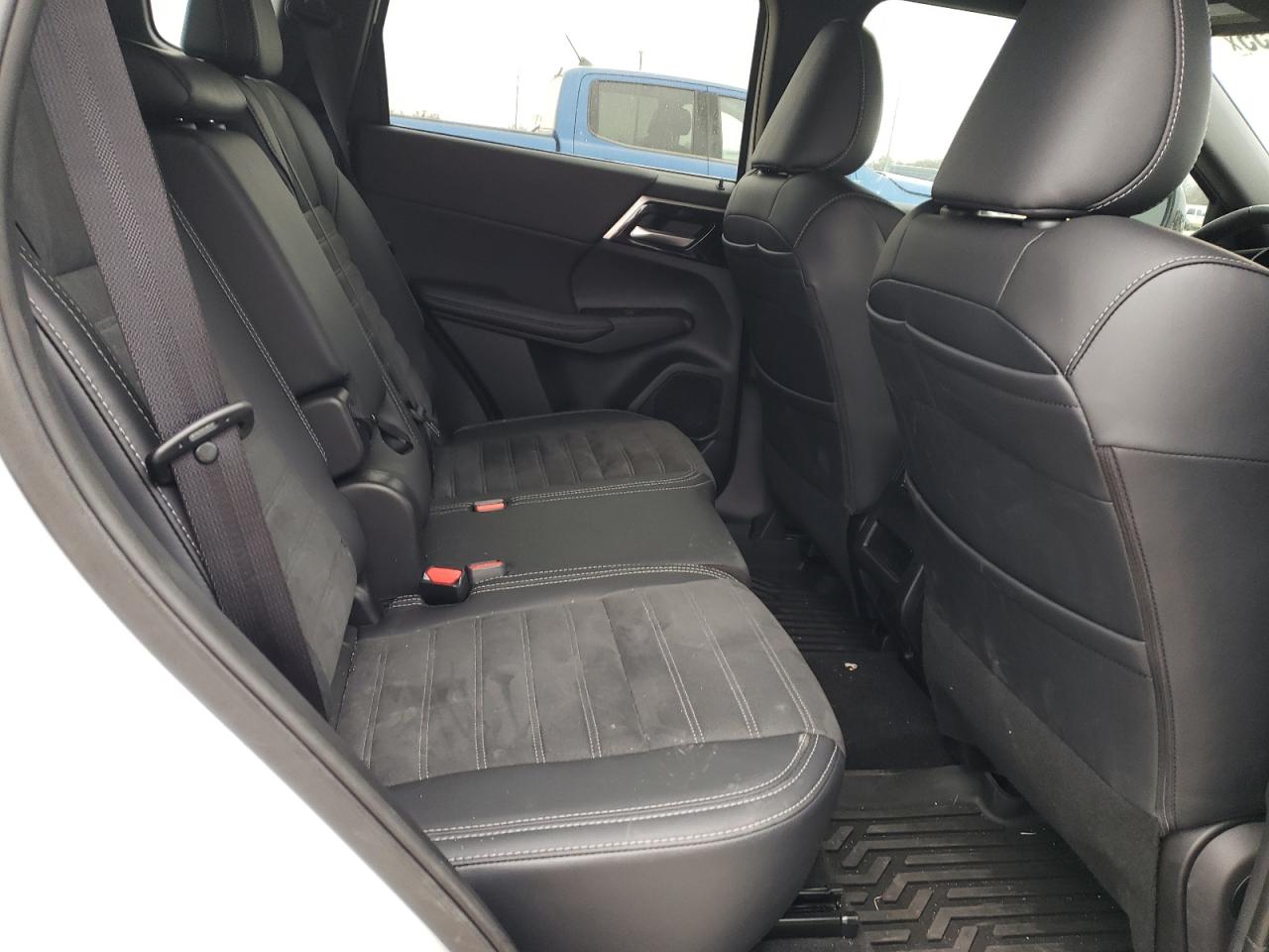 2024 Mitsubishi Outlander - Image 11