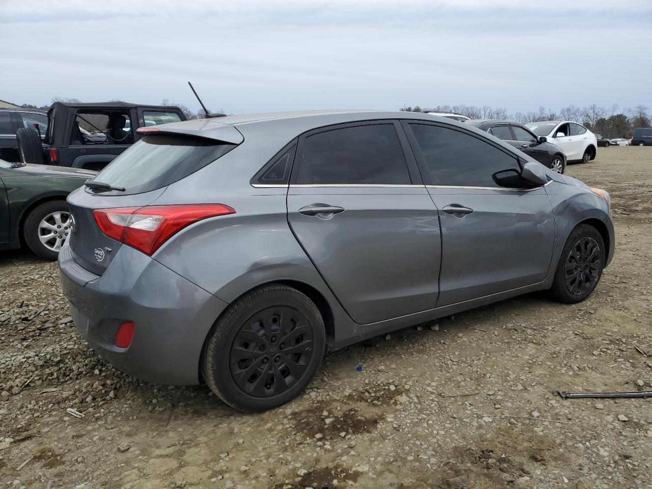 2016 Hyundai Elantra - Image 3