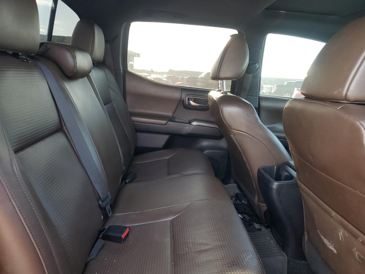 2018 Toyota Tacoma - Image 11