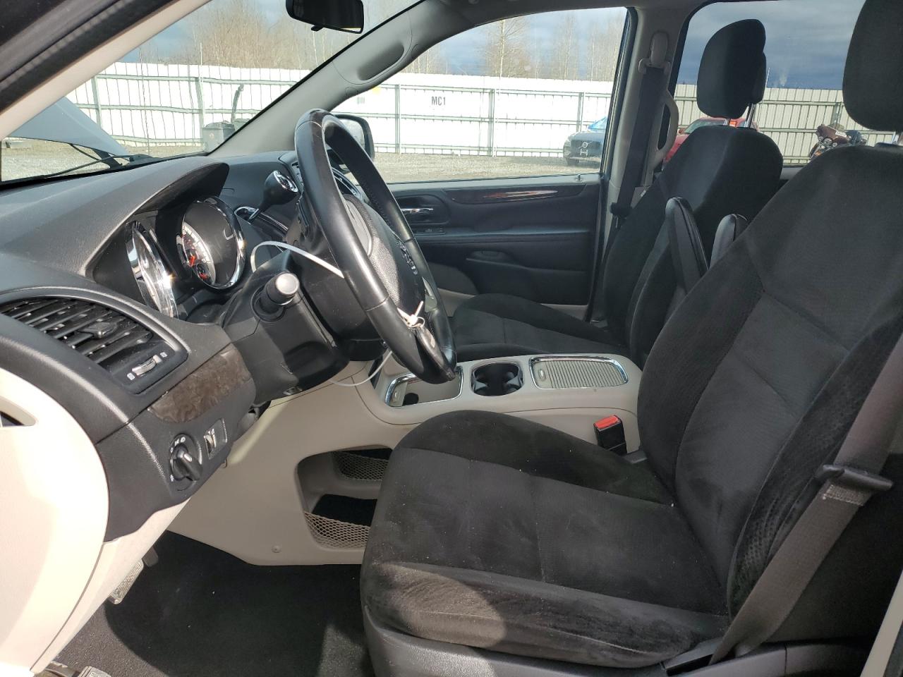 2016 Dodge Caravan - Image 7