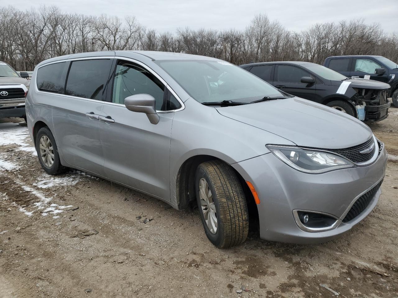2019 Chrysler Pacifica - Image 4