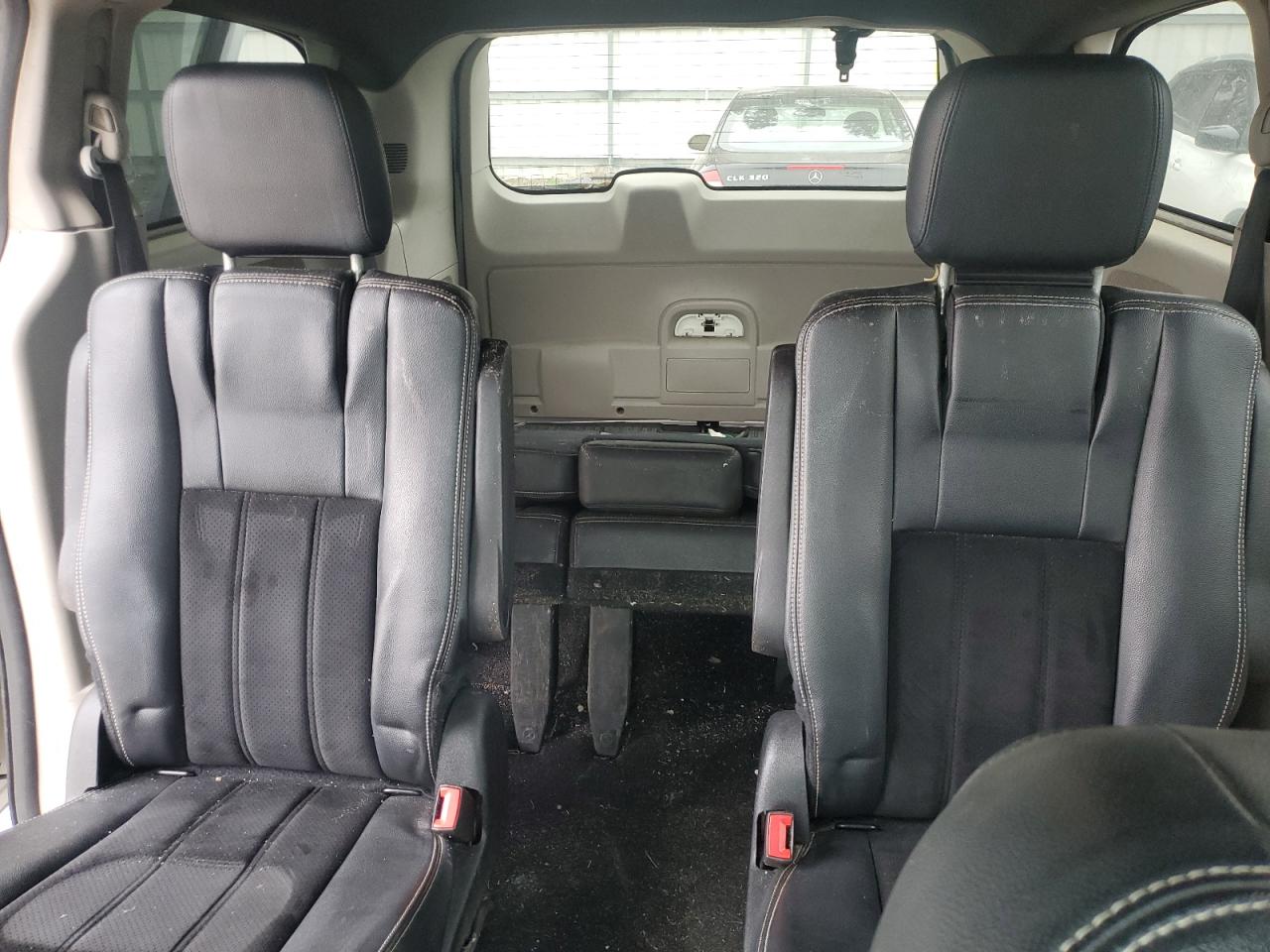 2017 Dodge Caravan - Image 10