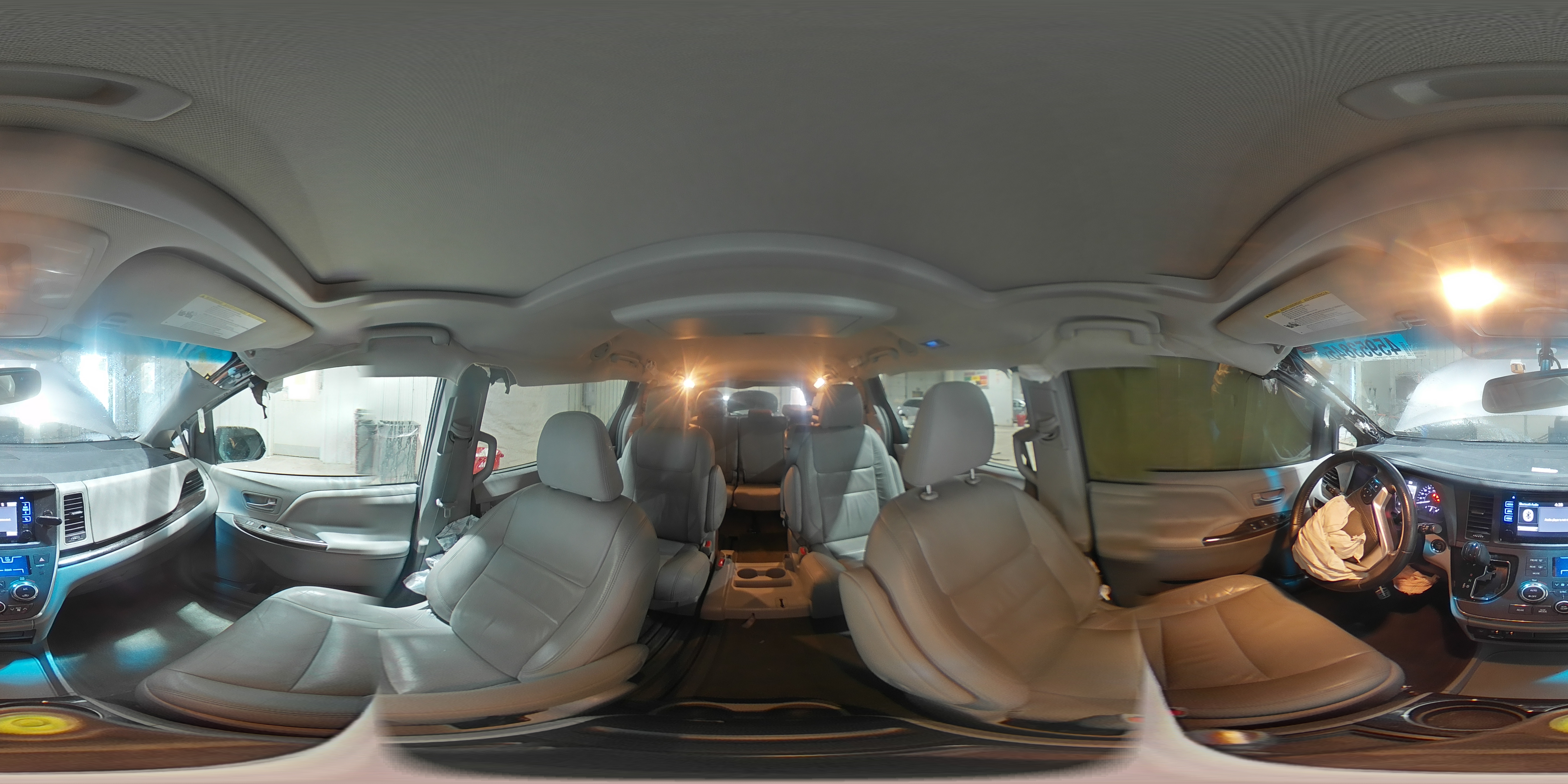 2015 Toyota Sienna - Image 15
