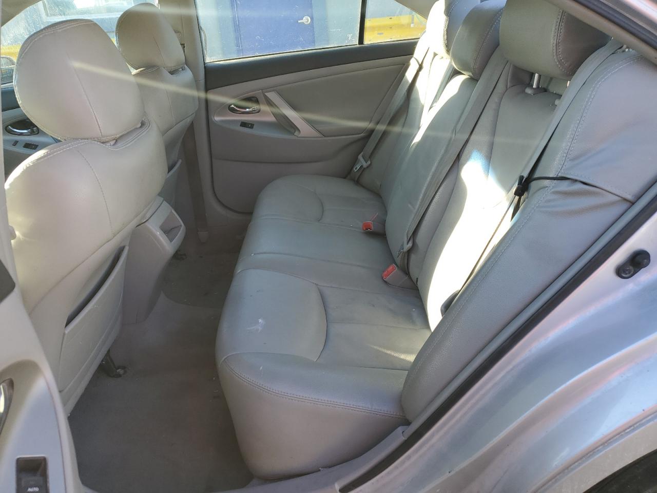 2011 Toyota Camry - Image 10
