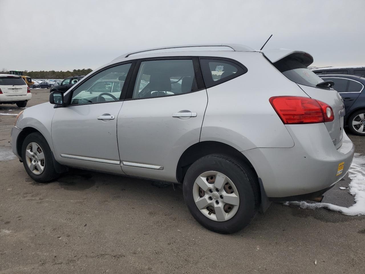 2015 Nissan Rogue - Image 2
