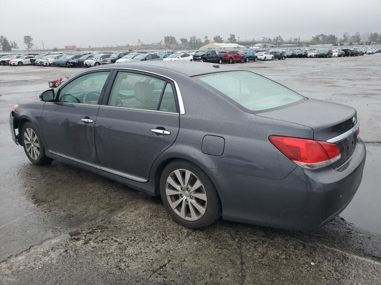 2011 Toyota Avalon - Image 2