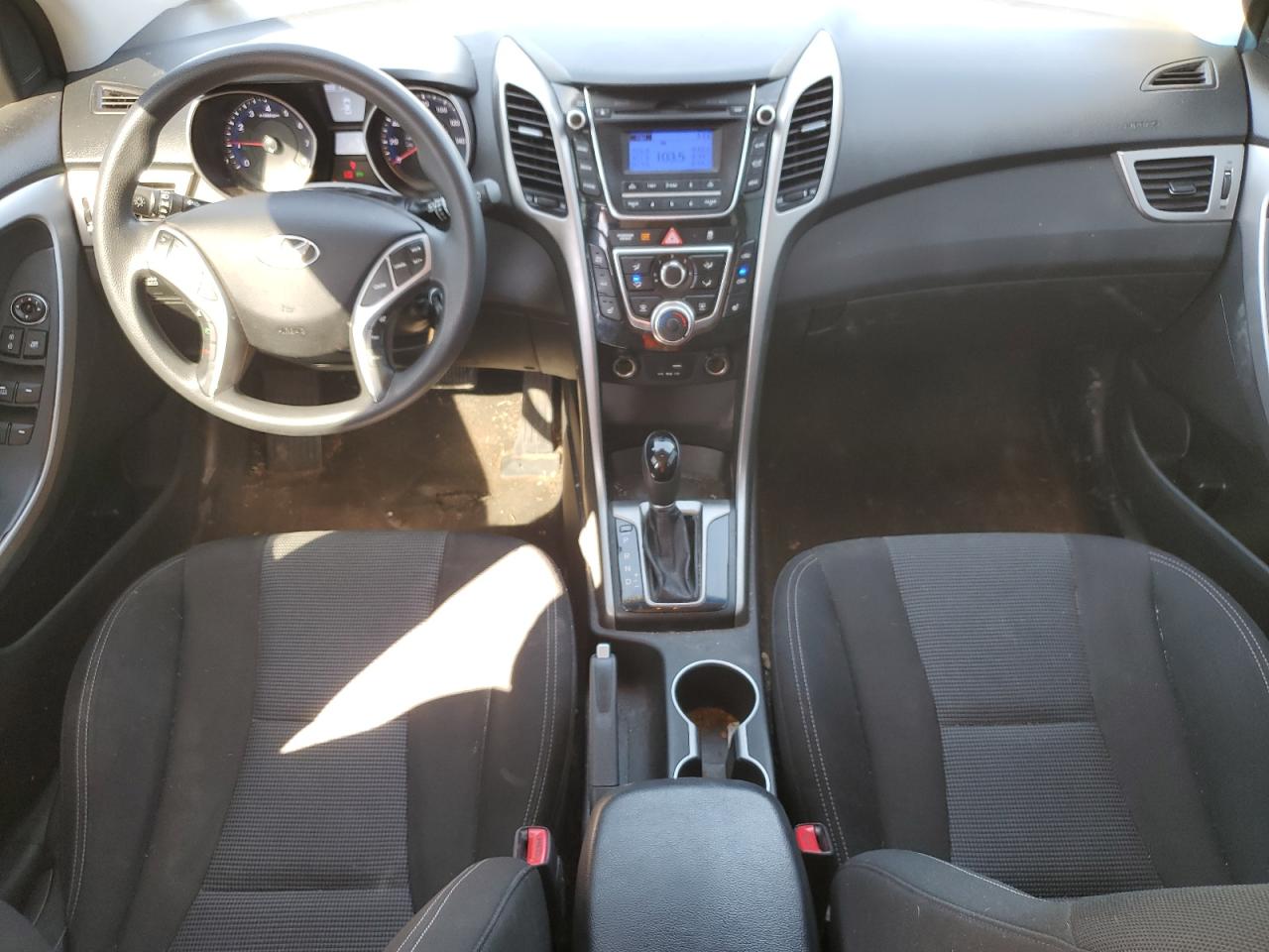 2016 Hyundai Elantra - Image 8