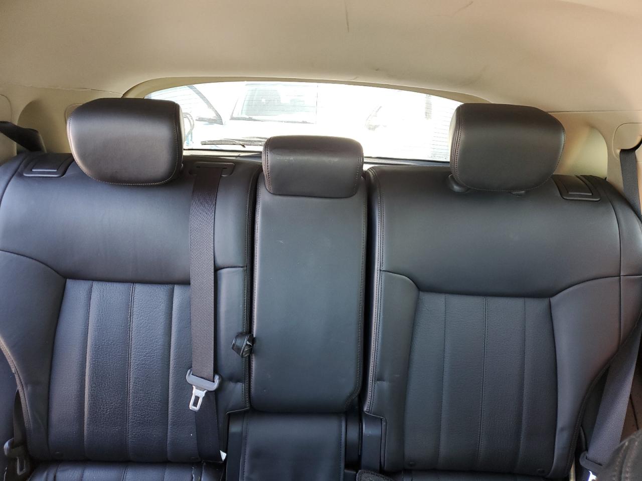 2016 Infiniti QX70 - Image 10