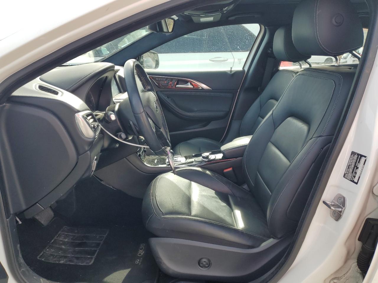 2018 Infiniti QX30 - Image 7