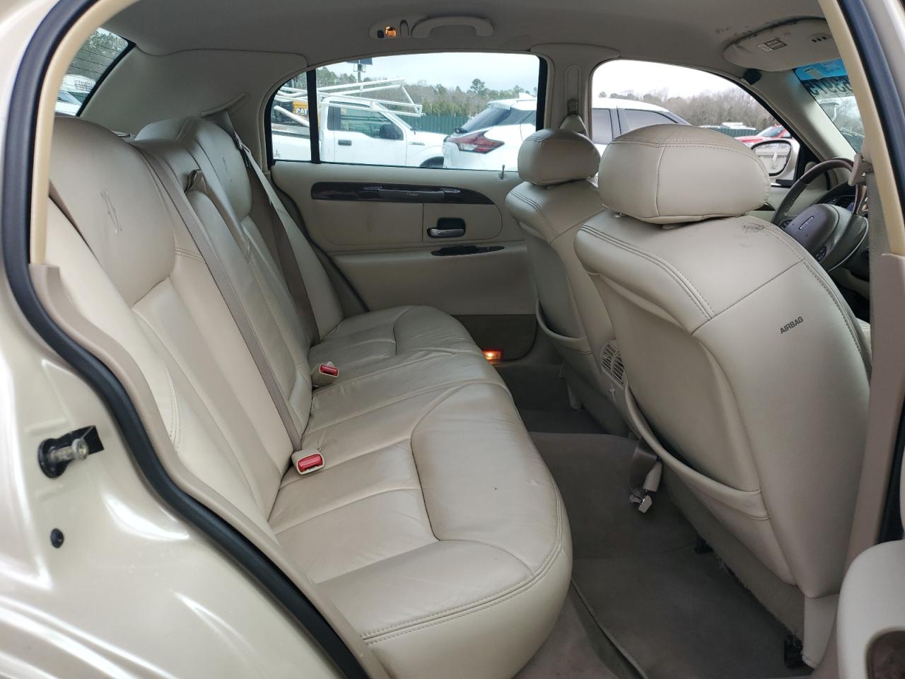 2000 Lincoln Town Car - Image 10