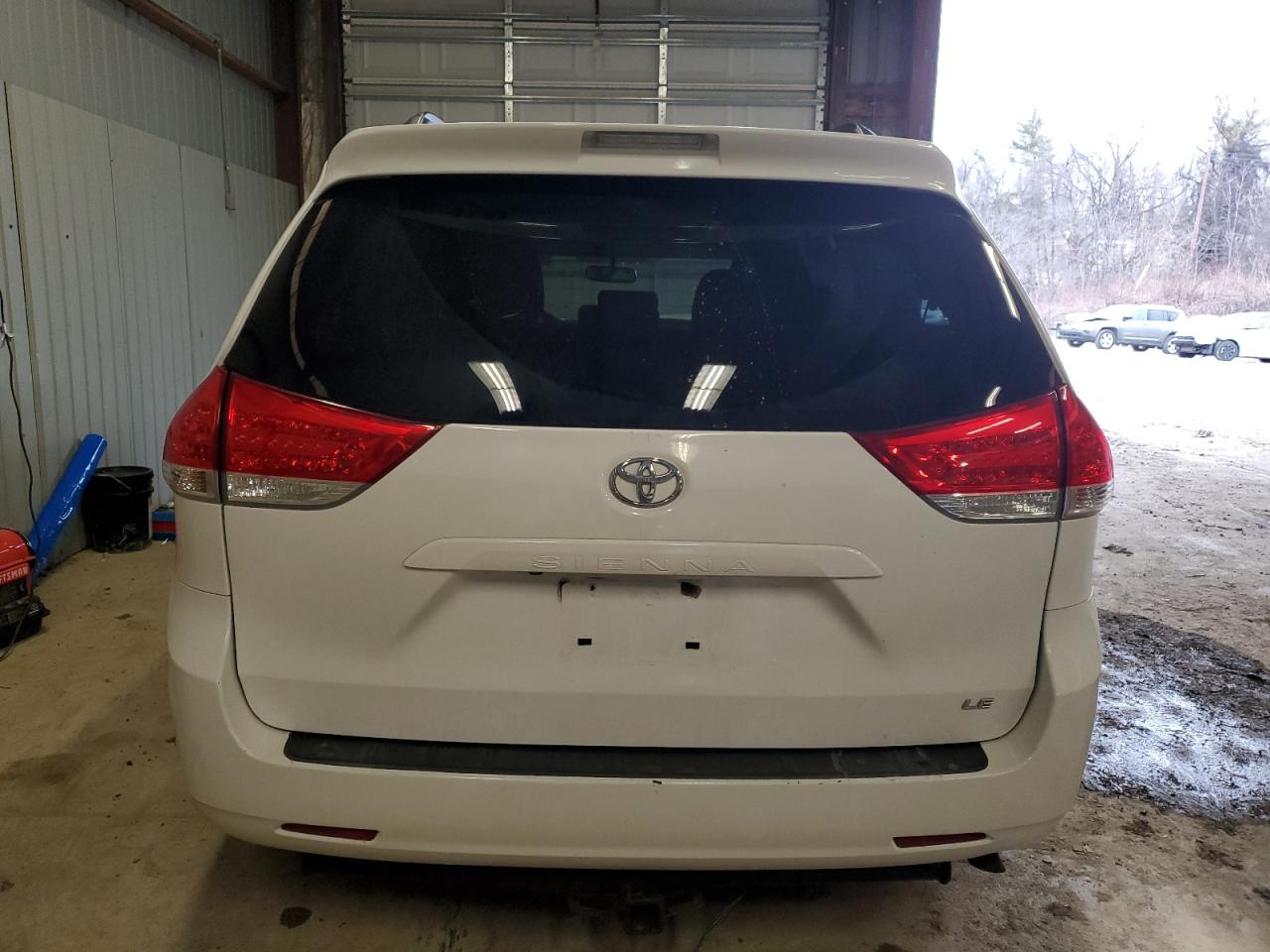 2012 Toyota Sienna - Image 6