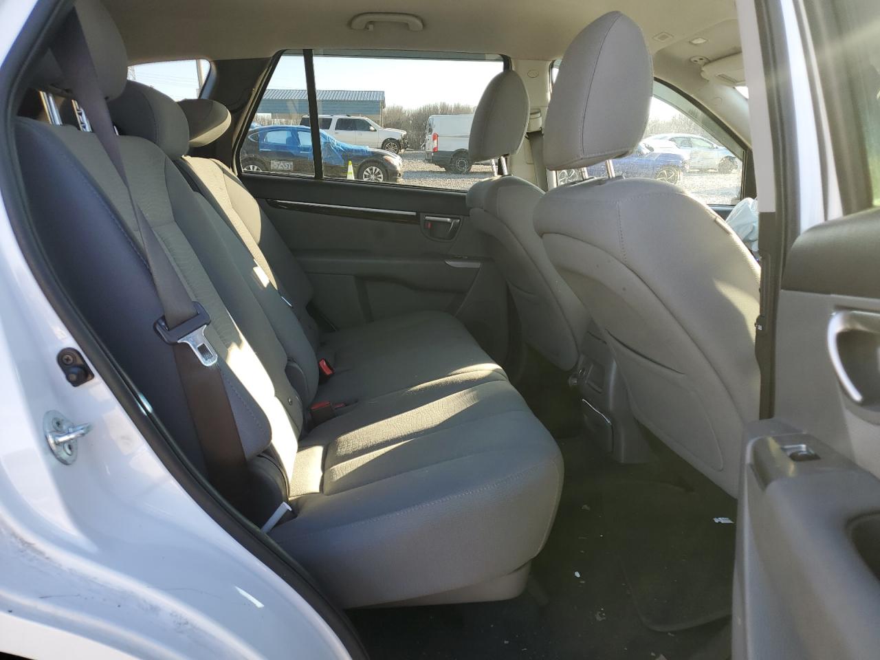 2012 Hyundai Santa Fe - Image 11