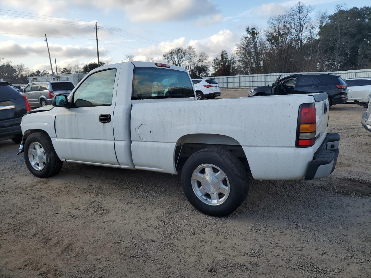 2006 GMC Sierra - Image 2