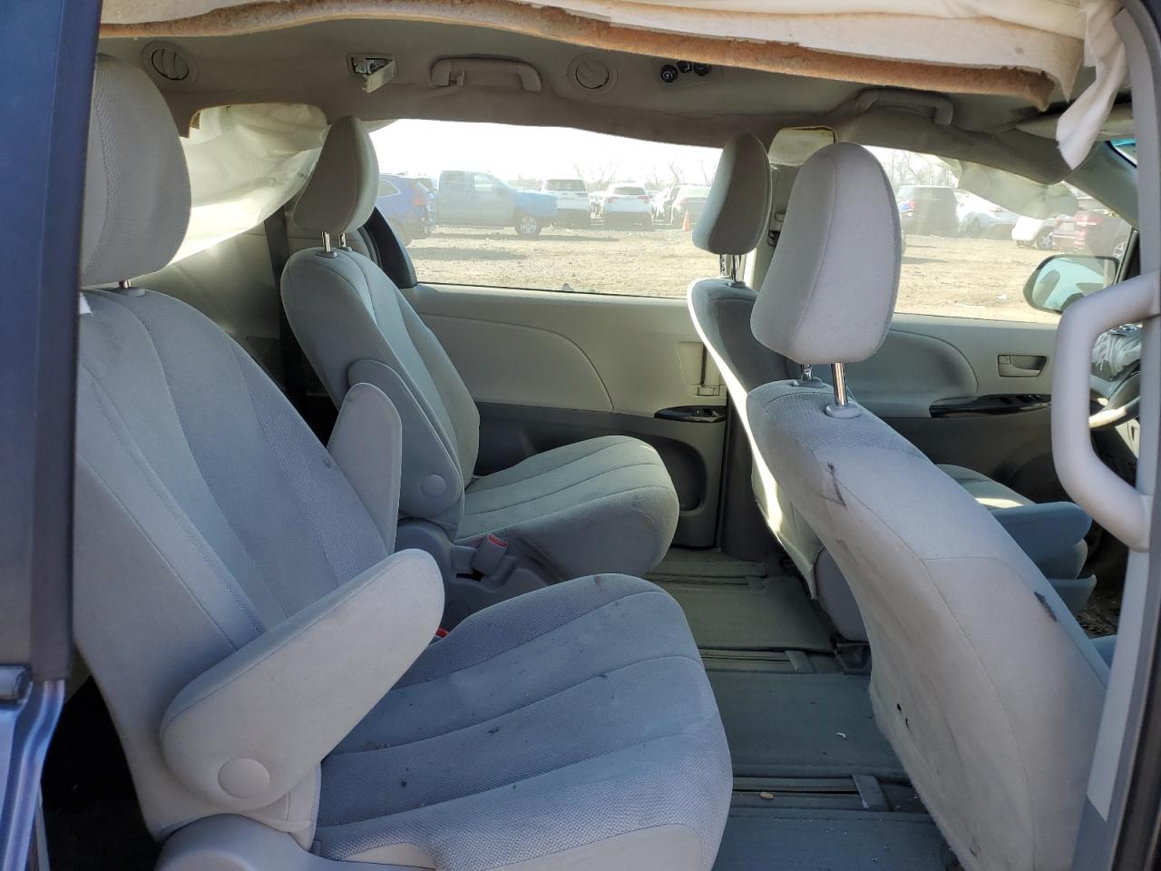 2014 Toyota Sienna - Image 11