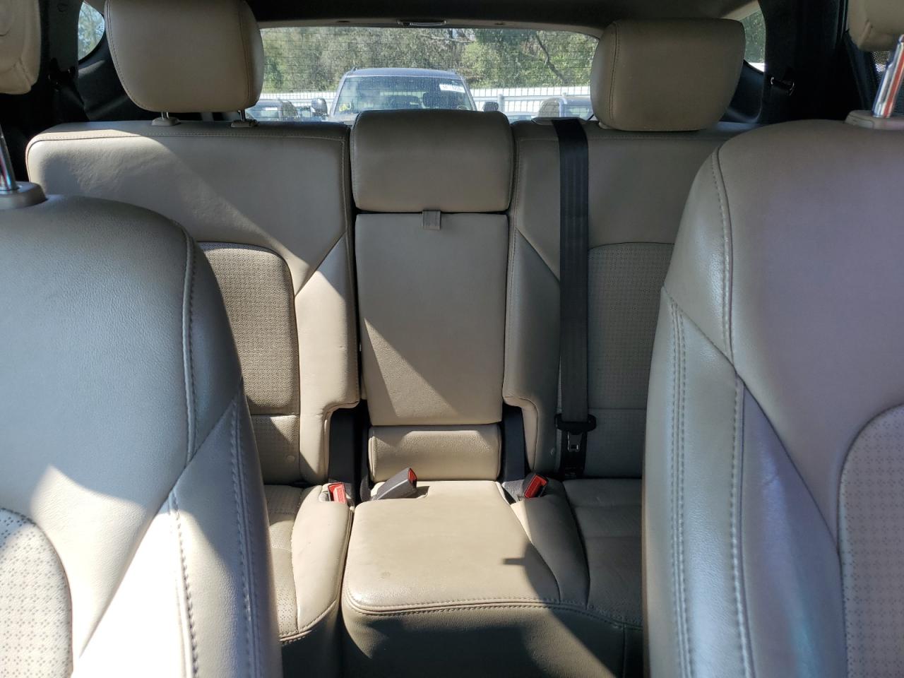 2013 Hyundai Santa Fe - Image 10