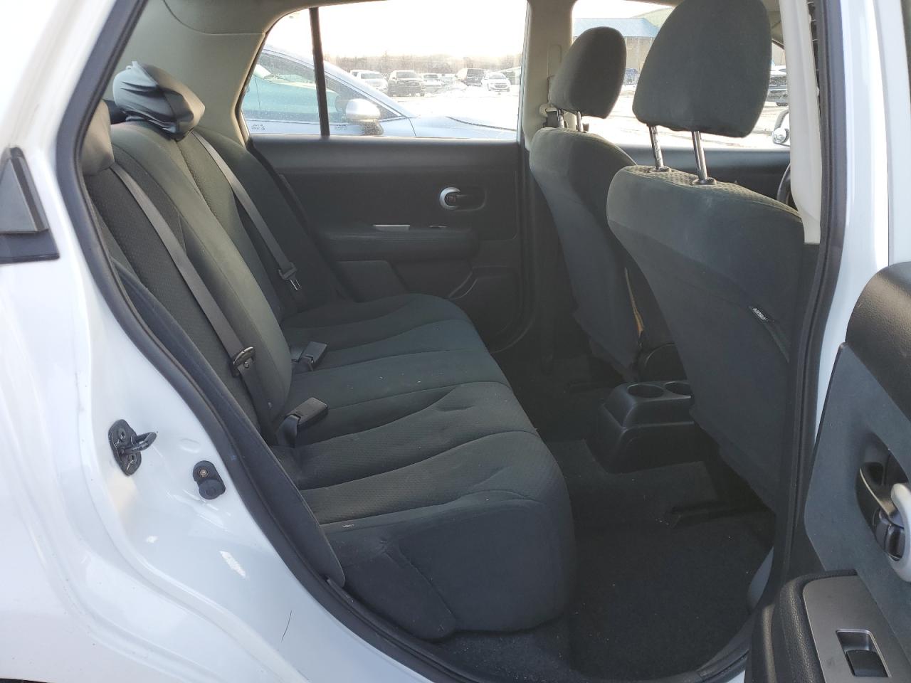 2011 Nissan Versa - Image 11