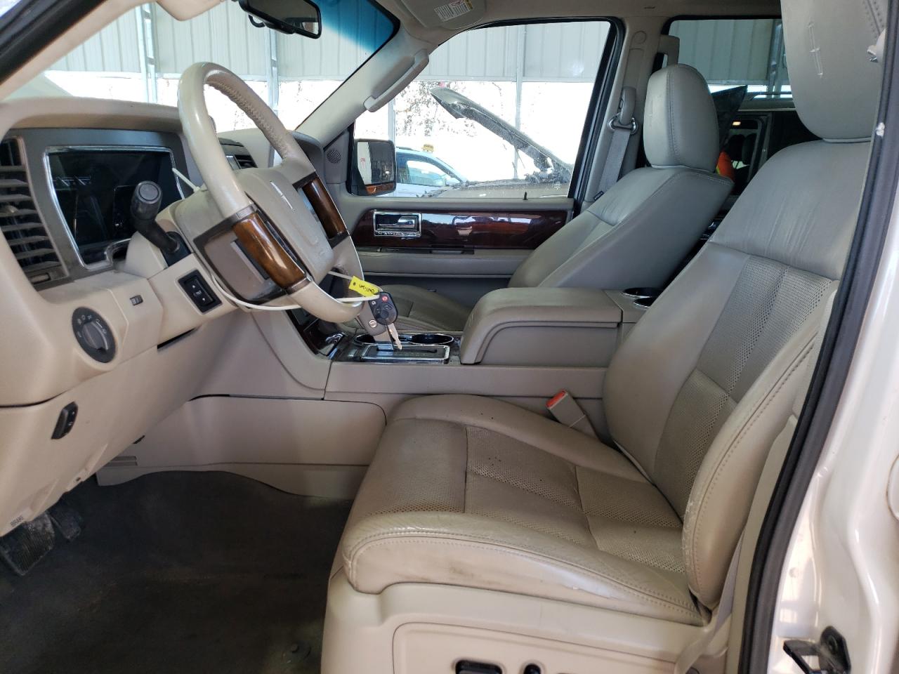 2011 Lincoln Navigator - Image 7