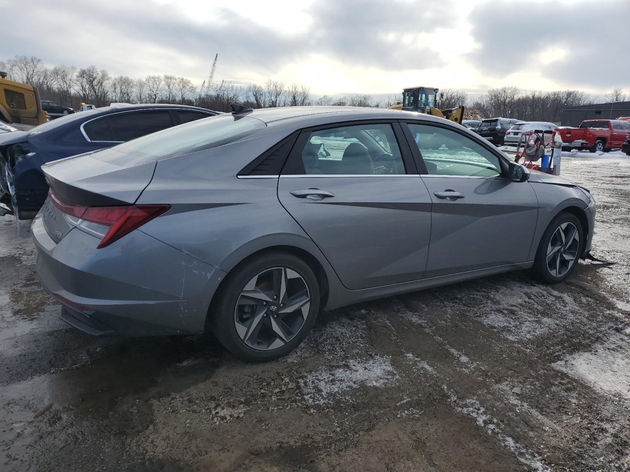 2023 Hyundai Elantra - Image 3