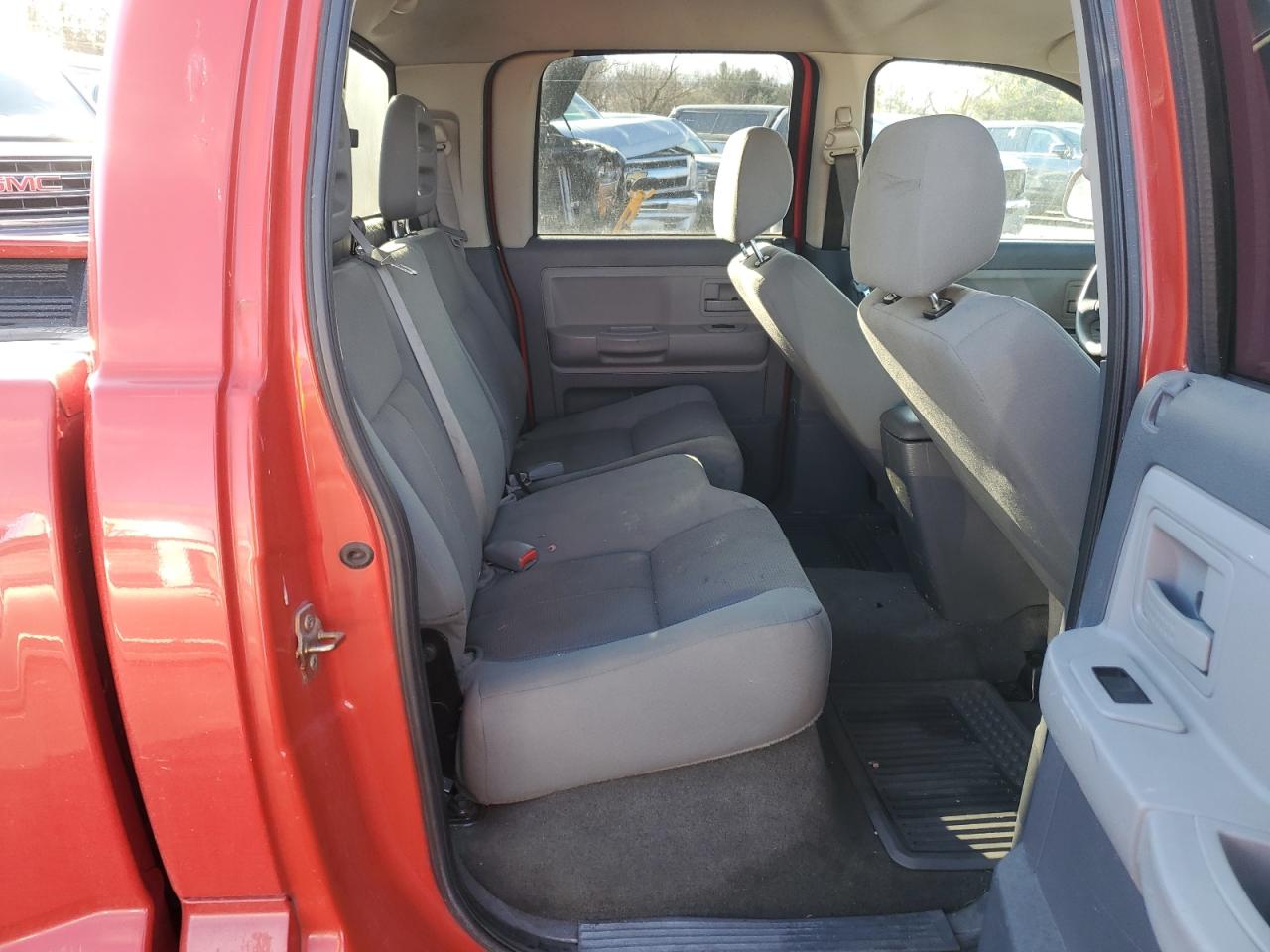 2005 Dodge Dakota - Image 10