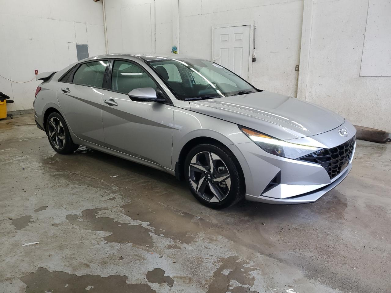 2023 Hyundai Elantra - Image 4
