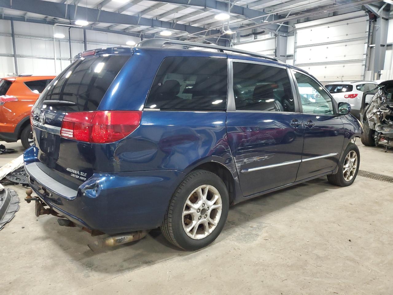 2004 Toyota Sienna - Image 3