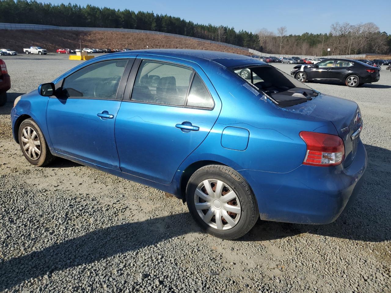 2010 Toyota Yaris - Image 2