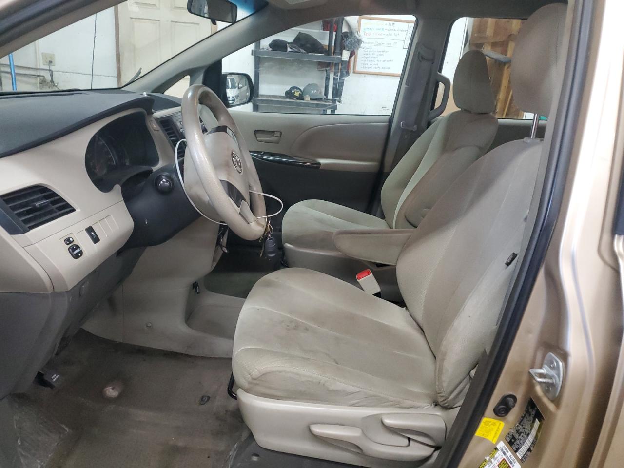 2013 Toyota Sienna - Image 7