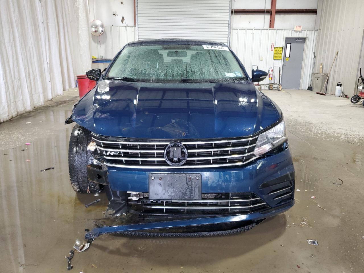 2018 Volkswagen Passat - Image 5