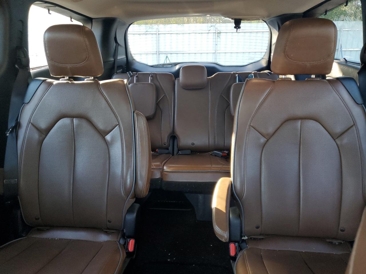 2017 Chrysler Pacifica - Image 10