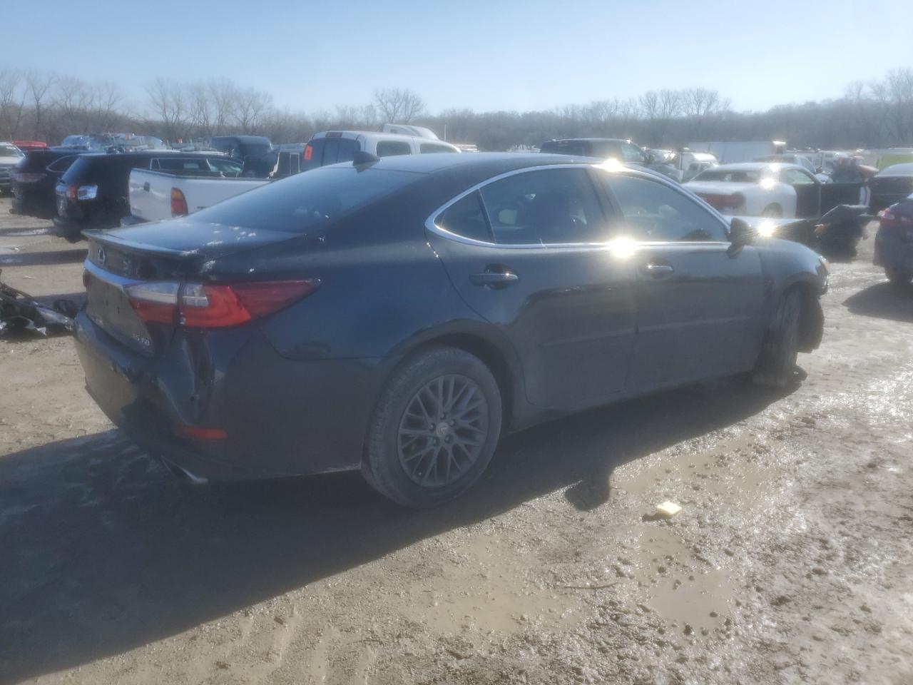2018 Lexus ES - Image 3