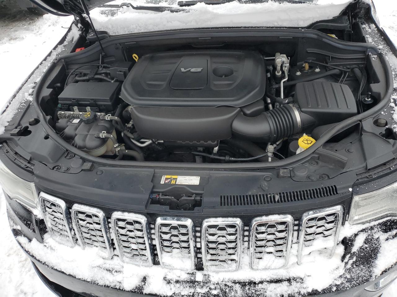 2017 Jeep Grand Cherokee - Image 12