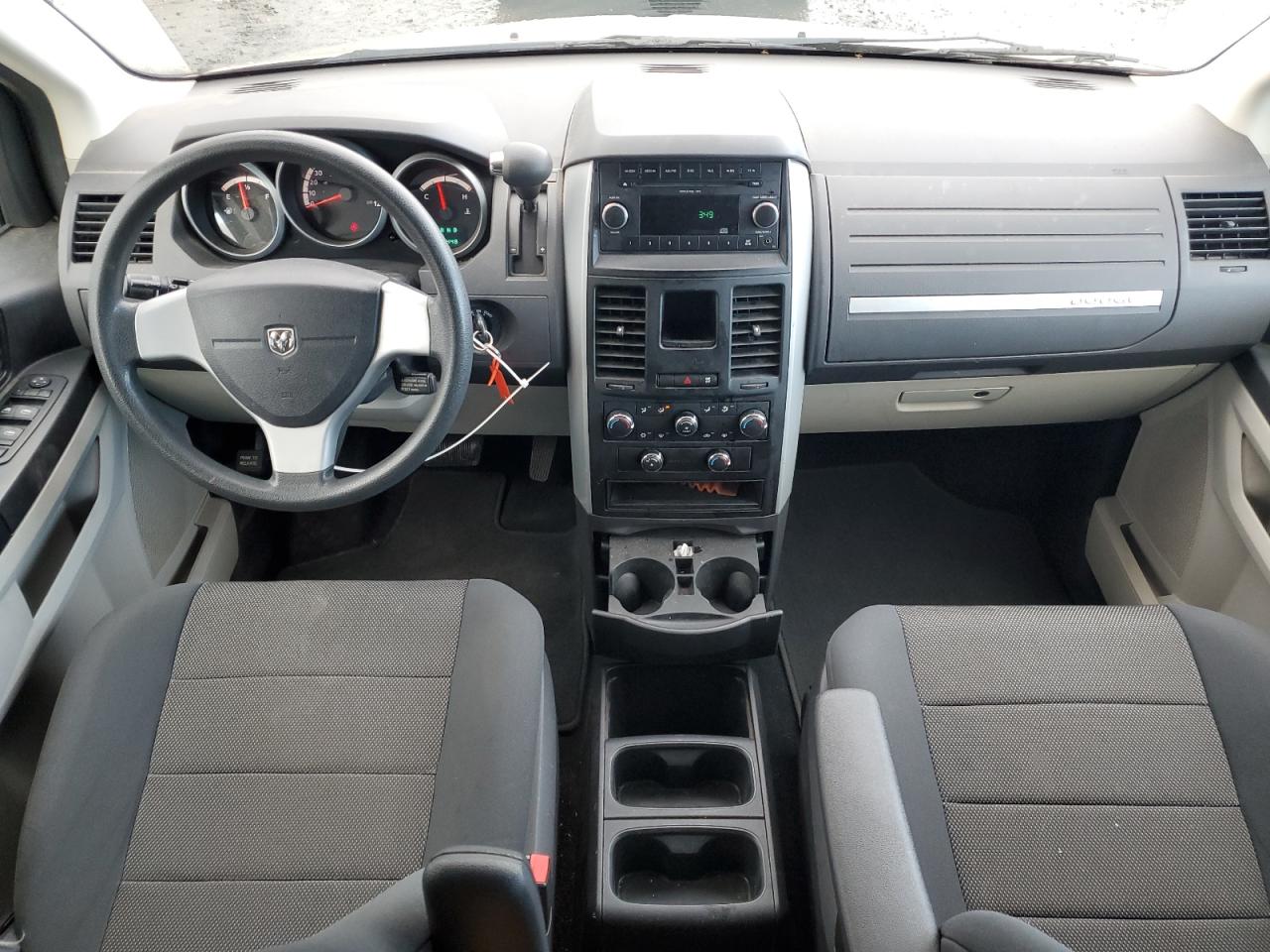 2009 Dodge Caravan - Image 8