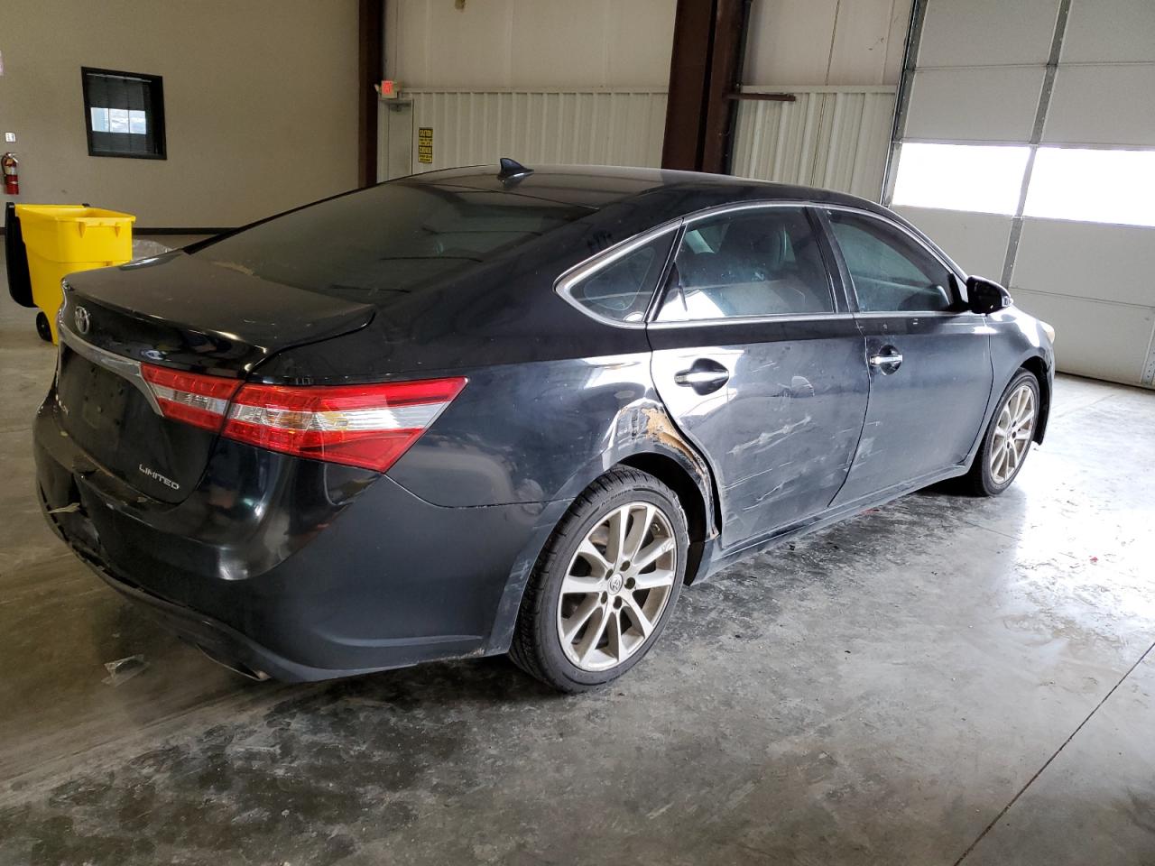 2013 Toyota Avalon - Image 3