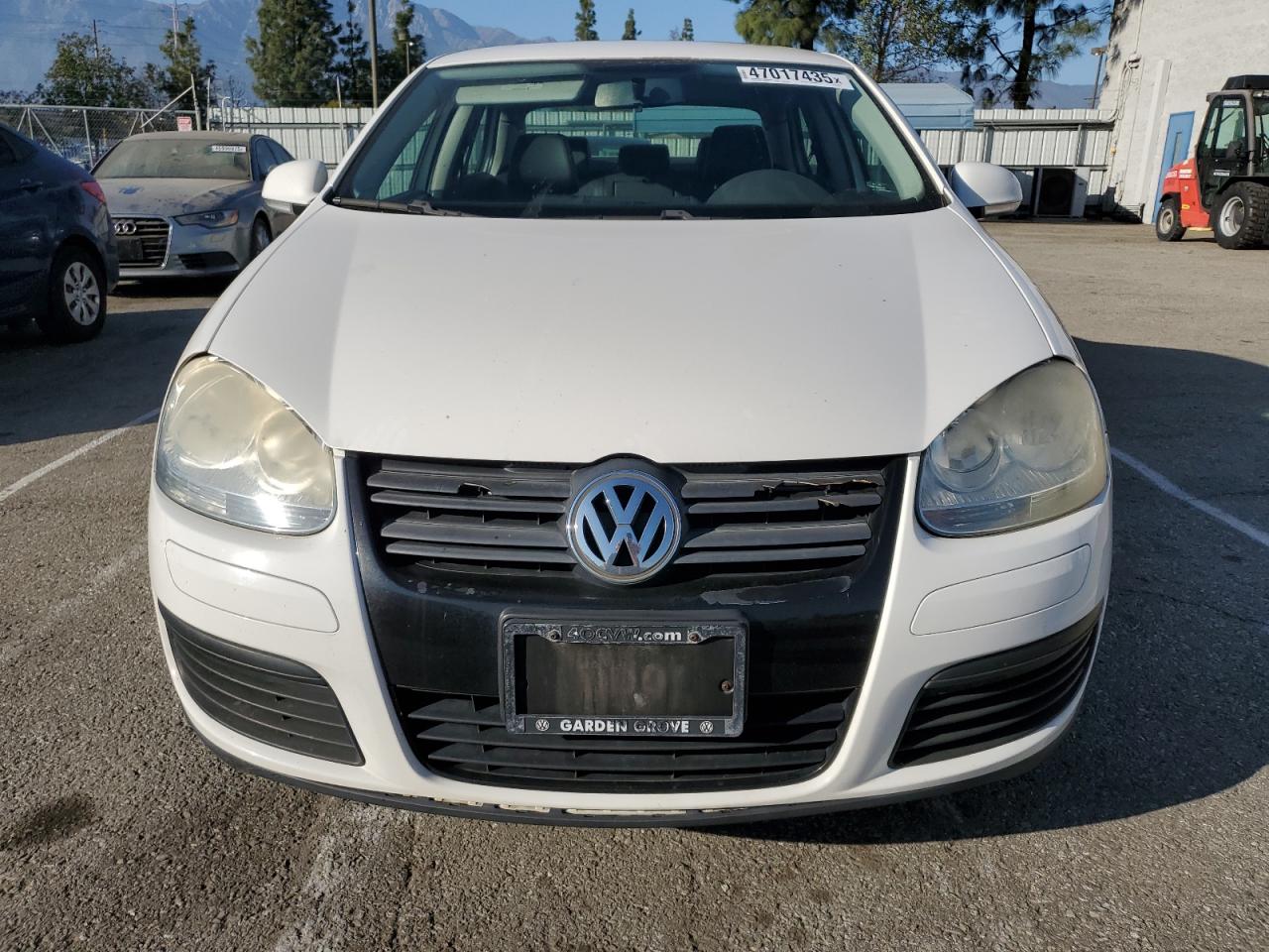 2010 Volkswagen Jetta - Image 5