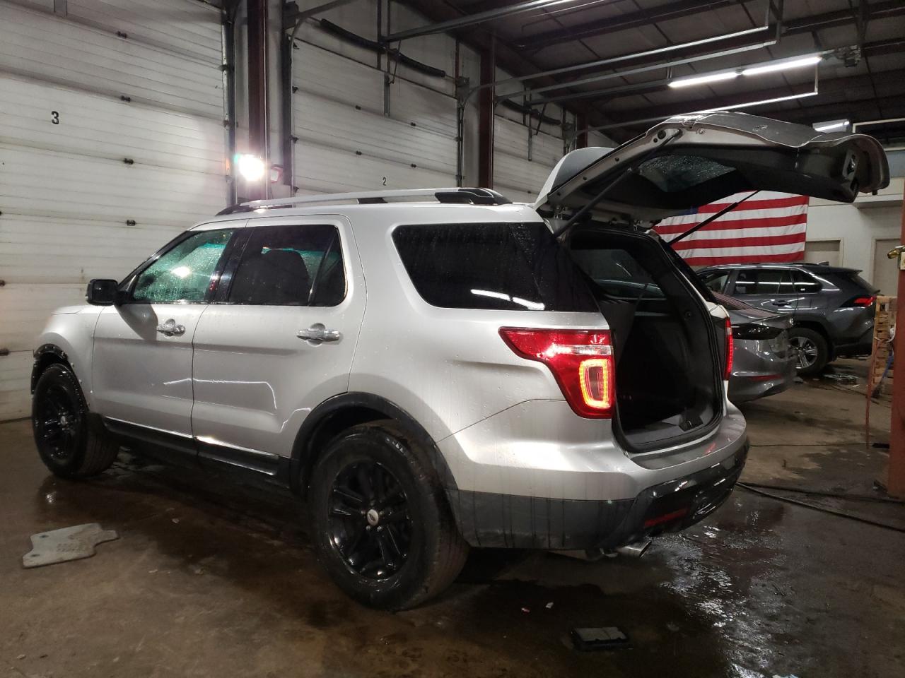 2013 Ford Explorer - Image 2