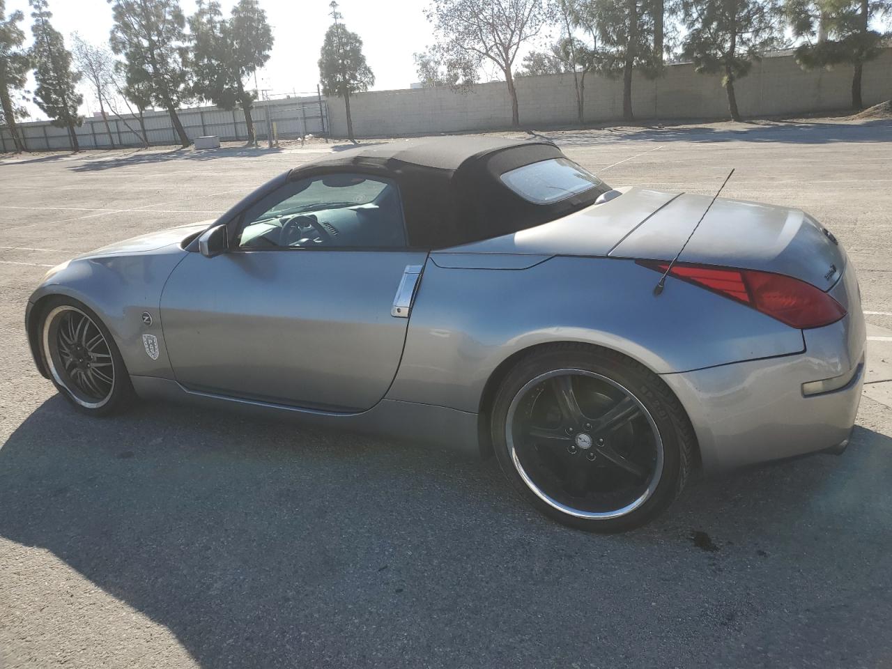 2004 Nissan 350Z - Image 2